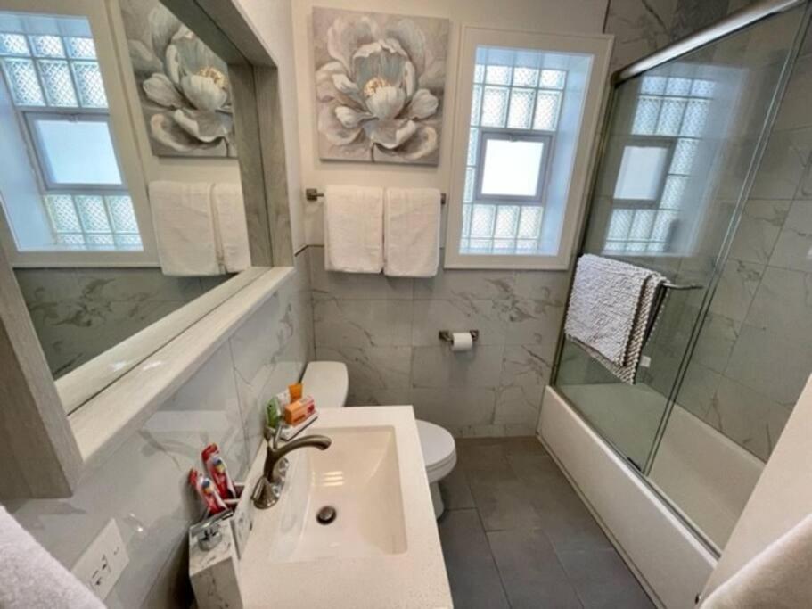 The Blue Golden Luxury Modern 3- Bedroom Apartment In Chicago Kültér fotó