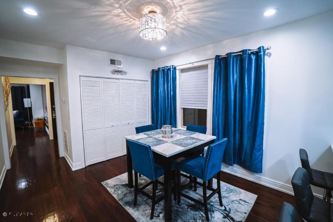 The Blue Golden Luxury Modern 3- Bedroom Apartment In Chicago Kültér fotó